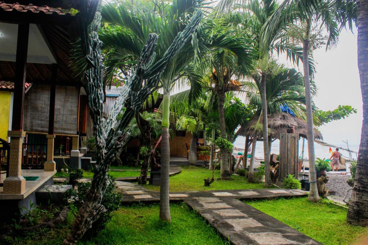 Coconut Beach Bungalows & Warung Amed Exteriör bild