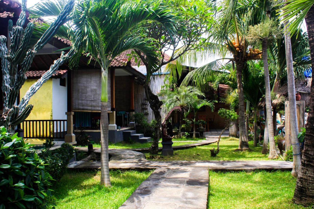 Coconut Beach Bungalows & Warung Amed Exteriör bild