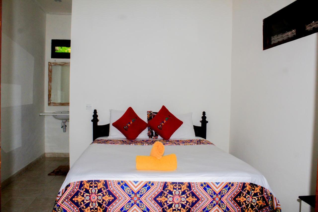 Coconut Beach Bungalows & Warung Amed Exteriör bild