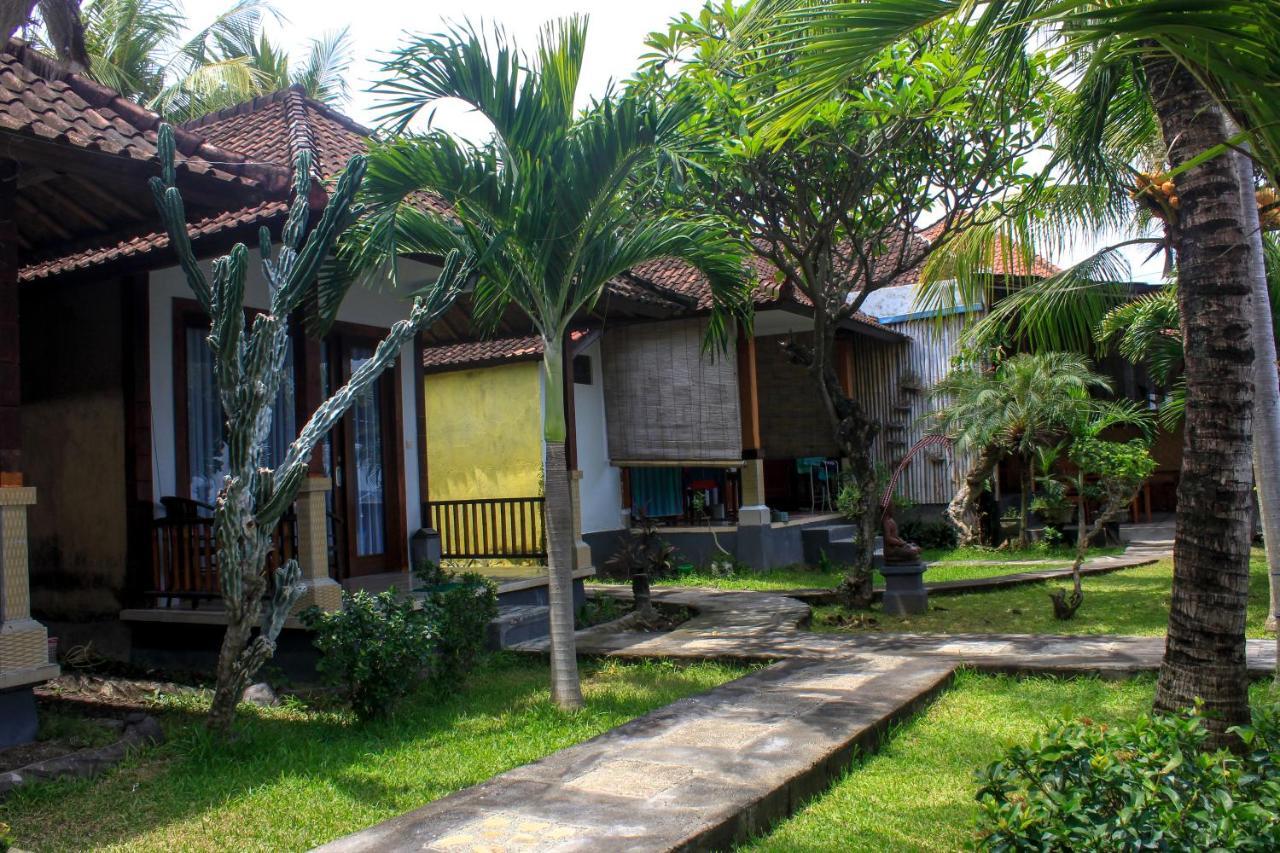 Coconut Beach Bungalows & Warung Amed Exteriör bild