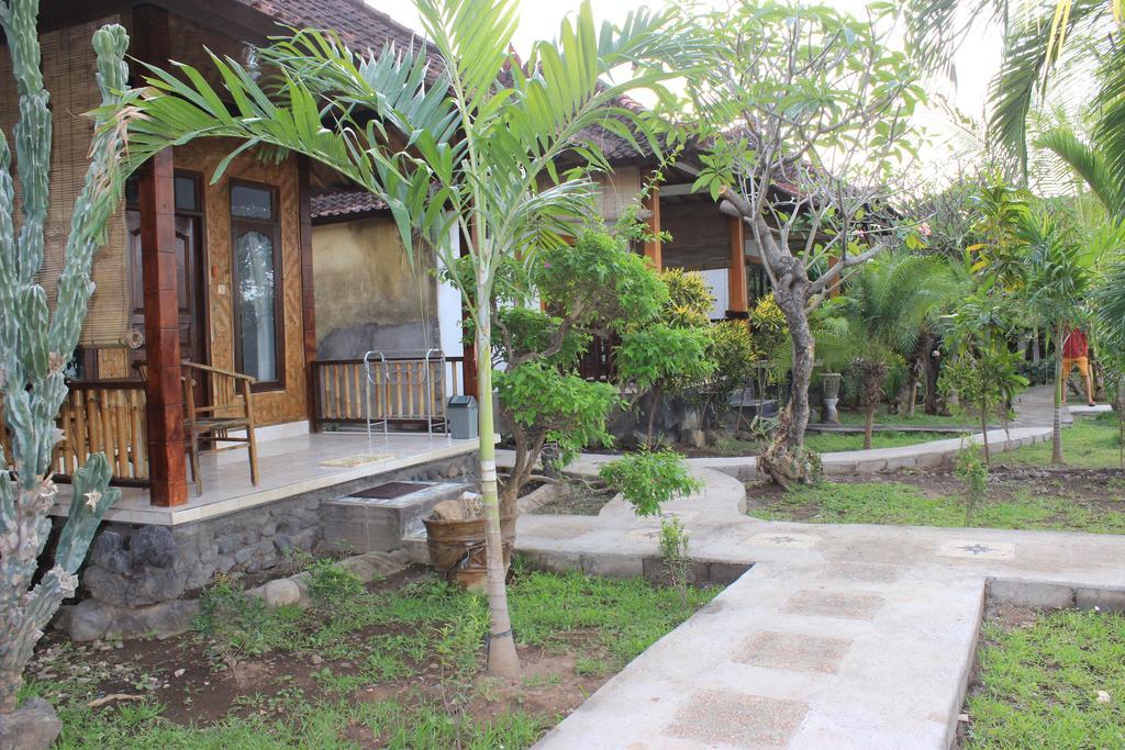 Coconut Beach Bungalows & Warung Amed Exteriör bild
