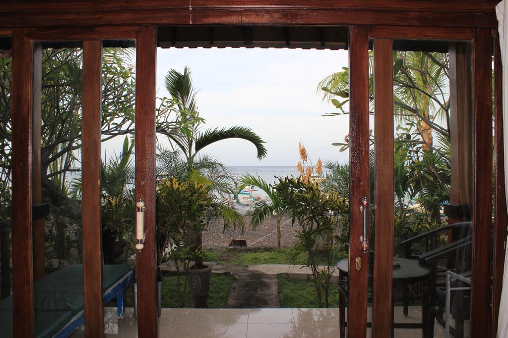 Coconut Beach Bungalows & Warung Amed Exteriör bild