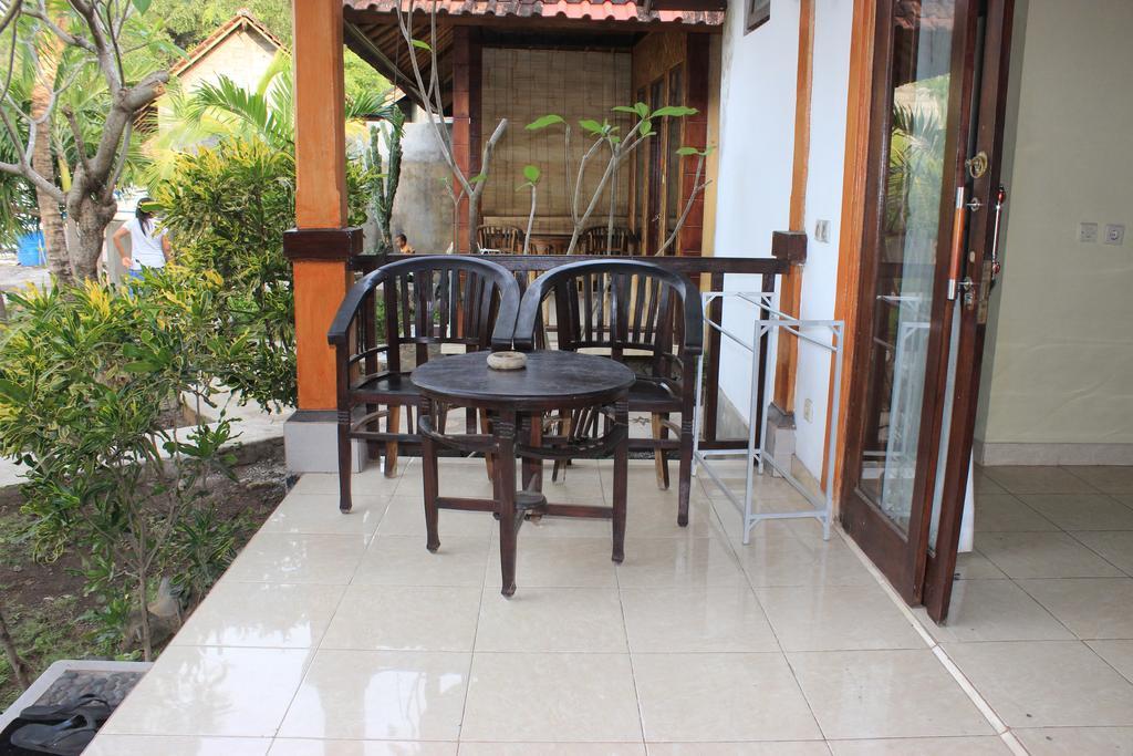 Coconut Beach Bungalows & Warung Amed Exteriör bild